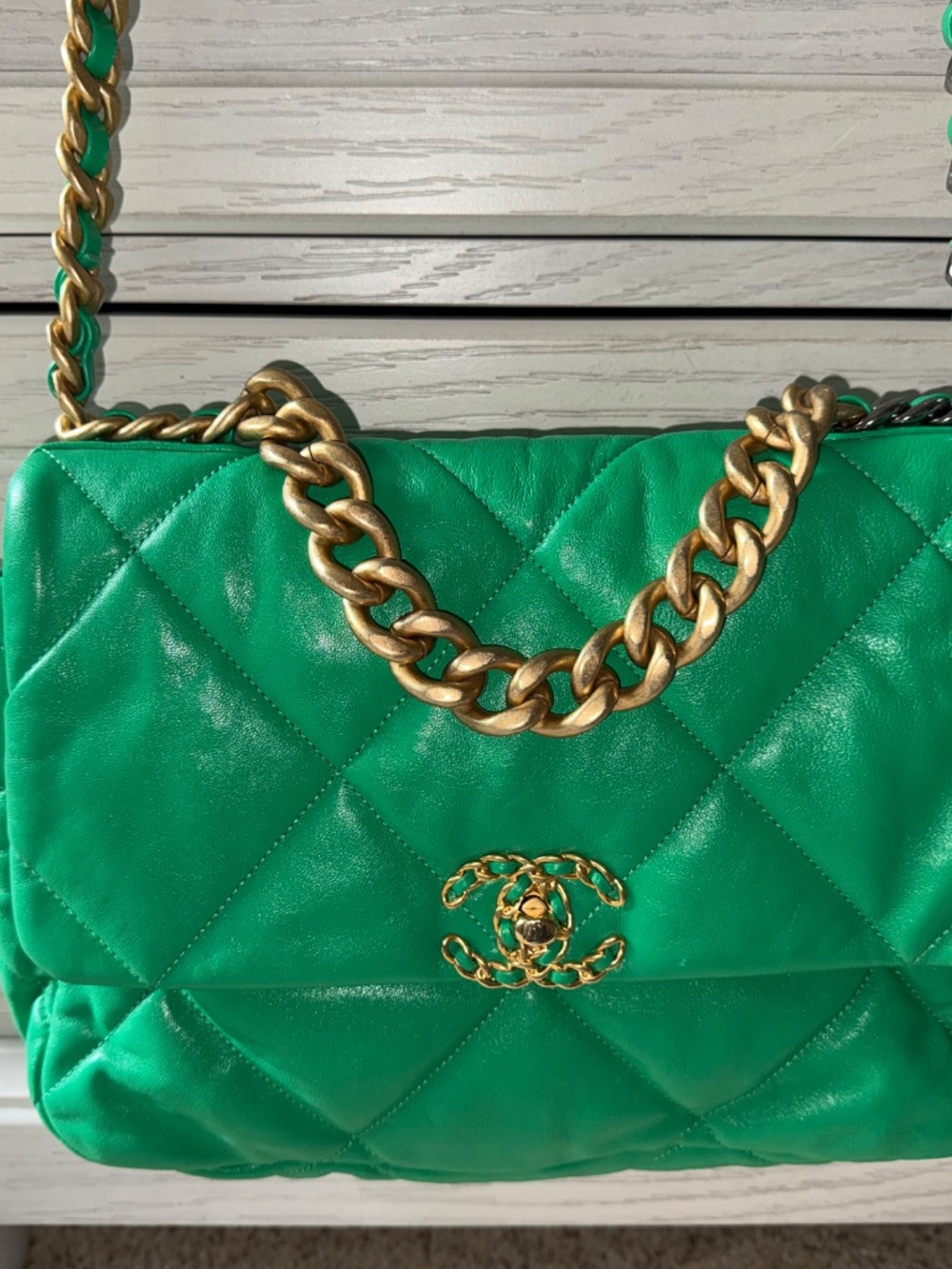 Chanel 19 Green Handbag size Large - Picture 3 of 13